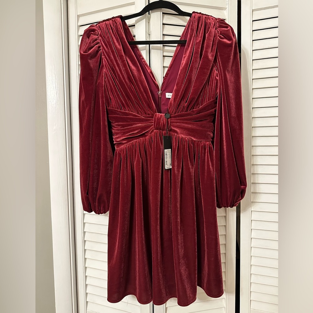 Gianni Bini
Mariah Long Sleeve Plunging V-Neck Velvet A-Line Cocktail Dress Sz 4